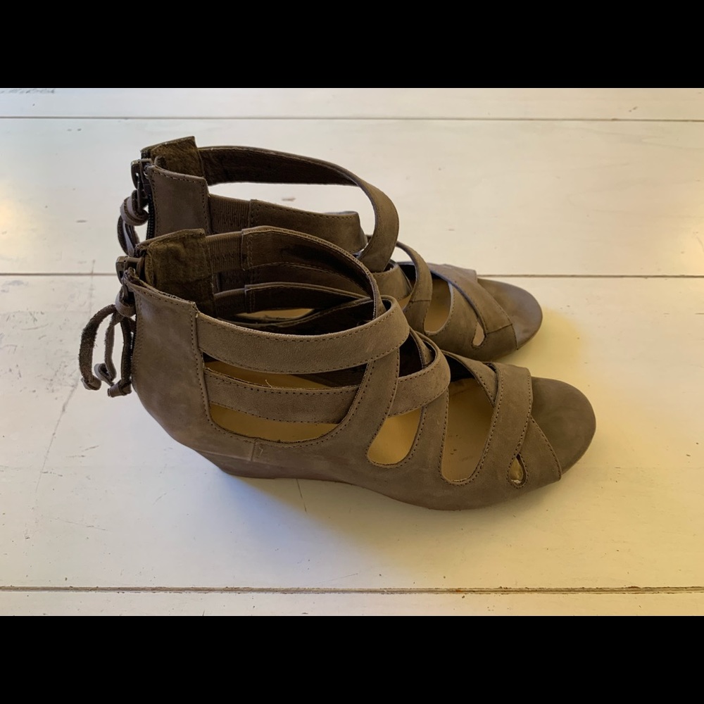 Shoemint Tan Strappy Wedges